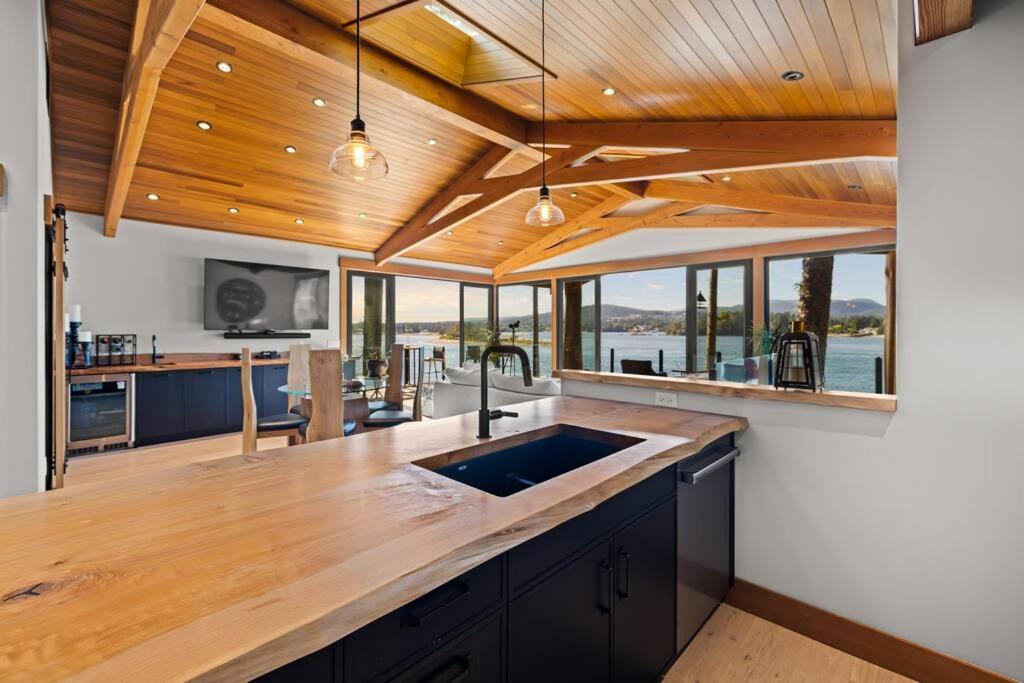 Kingfisher Manor Βίλα Sooke Εξωτερικό φωτογραφία
